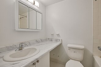 Wynford Central in Toronto, ON - Building Photo - Building Photo