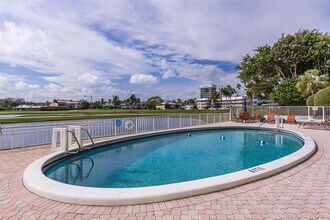 2500 NE 48th Ln in Fort Lauderdale, FL - Building Photo - Building Photo