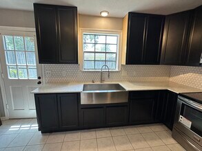 540 S Flannery Rd, Unit B in Baton Rouge, LA - Foto de edificio - Building Photo