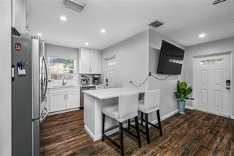 1303 E Norfolk St in Tampa, FL - Foto de edificio - Building Photo