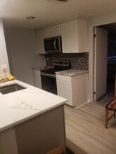 3823 42nd St in Sarasota, FL - Foto de edificio - Building Photo