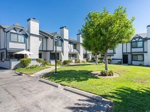 19221 Sherman Way, Unit Unit#7 in Reseda, CA - Building Photo - Building Photo