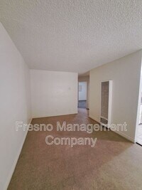 1349 E San Bruno Ave in Fresno, CA - Foto de edificio - Building Photo