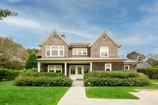 23 Gansett Ln in Amagansett, NY - Building Photo
