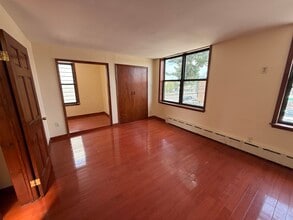 811 Minnie Pl in Secaucus, NJ - Building Photo - Building Photo