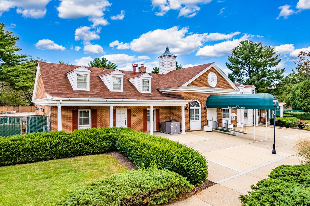 Potomac Oaks in Gaithersburg, MD - Building Photo