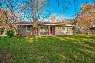 811 Strange Dr in Richmond, TX - Foto de edificio - Building Photo