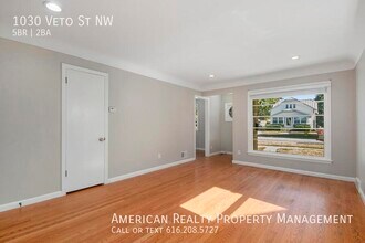 1030 Veto St NW in Grand Rapids, MI - Building Photo - Building Photo