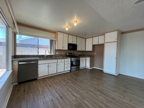 1839 Glenview Ave in Simi Valley, CA - Building Photo - Building Photo