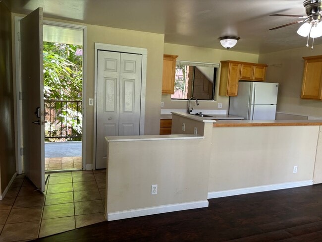3702 Lower Honoapiilani Rd in Lahaina, HI - Building Photo - Building Photo