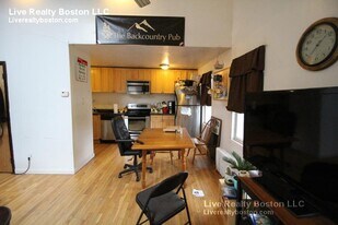 6 Shepard St, Unit 6 Shepard St in Boston, MA - Building Photo