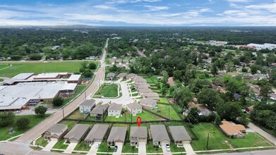 13439 Havana Hl Dr in Houston, TX - Foto de edificio - Building Photo