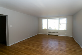 7541 N Bell Ave-Unit -2G in Chicago, IL - Building Photo - Building Photo