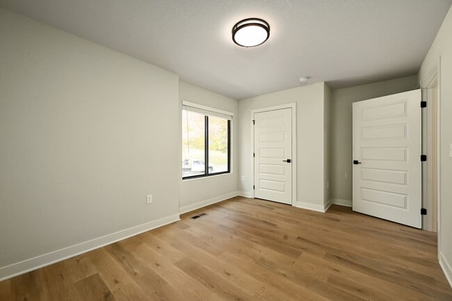 275 Persimmon Rd in Raymore, MO - Building Photo - Building Photo