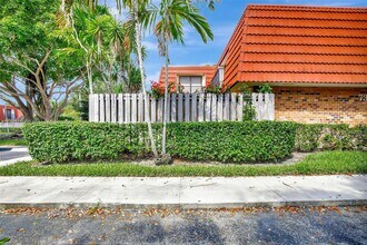 701 NW 98th Cir in Plantation, FL - Building Photo - Building Photo