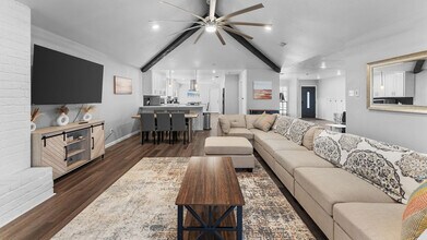 6314 Senators Dr, Unit SI FL1-ID1268430P in Corpus Christi, TX - Foto de edificio - Building Photo