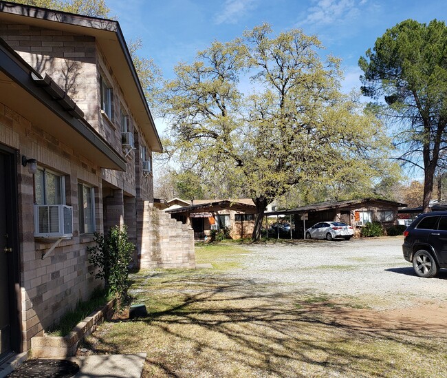 2750 Reservoir Ln in Redding, CA - Building Photo - Building Photo