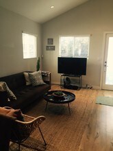 559 Vernon Ave in Los Angeles, CA - Foto de edificio - Building Photo