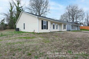 2509 Pinnix St in Greensboro, NC - Building Photo