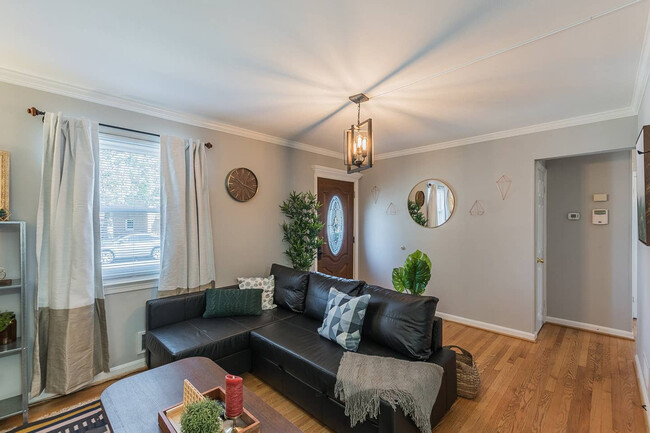 303 E Braddock Rd in Alexandria, VA - Building Photo - Building Photo