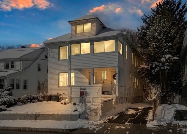 50 Carroll St, Unit #1 in Watertown, MA - Building Photo - Building Photo
