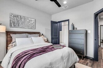 1451 Associates Ave in College Station, TX - Foto de edificio - Building Photo