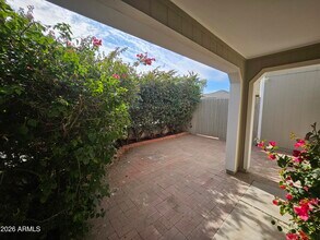 7038 S 42nd St in Phoenix, AZ - Foto de edificio - Building Photo