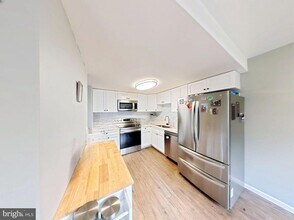 18428 Point Seneca Pl in Germantown, MD - Building Photo - Building Photo