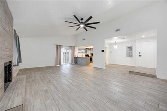 11502 Lansbury Dr in Houston, TX - Building Photo - Building Photo