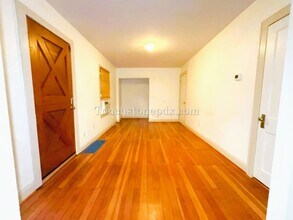 1406 NE Holman St in Portland, OR - Building Photo - Building Photo