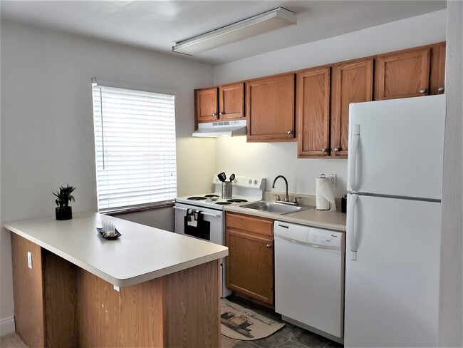Pacific Highlands Apartments in Natrona Heights, PA - Foto de edificio - Building Photo