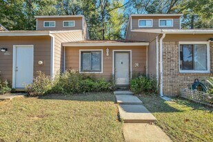 2203 Sandpiper St in Tallahassee, FL - Building Photo