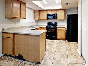 6908 W Denton Ln in Glendale, AZ - Foto de edificio - Building Photo