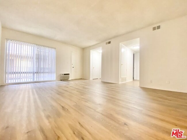 property at 1140 N Clark St