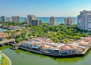 4180 Crayton Rd in Naples, FL - Building Photo - Building Photo
