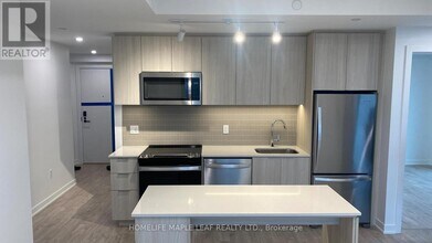 720 Whitlock Ave in Milton, ON - Building Photo - Building Photo