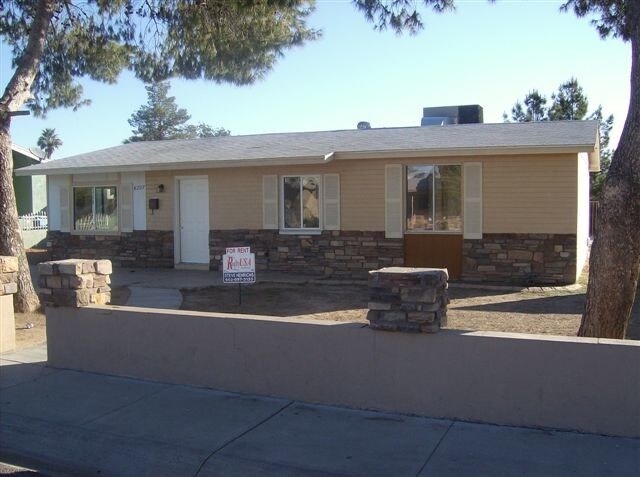 4207 N 74th Dr in Phoenix, AZ - Building Photo