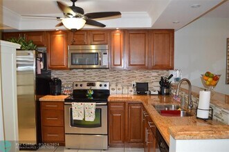 3090 N Course Dr in Pompano Beach, FL - Building Photo - Building Photo