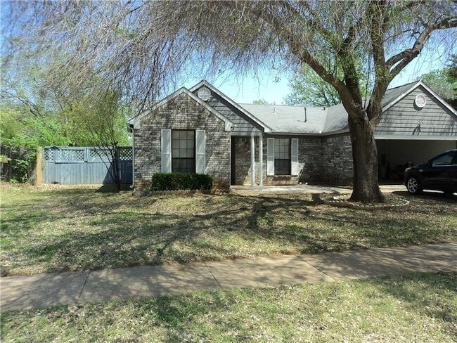 2701 Fountainview Dr in Corinth, TX - Foto de edificio - Building Photo