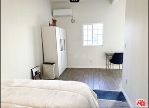 225 S Clark Dr in Beverly Hills, CA - Building Photo - Building Photo