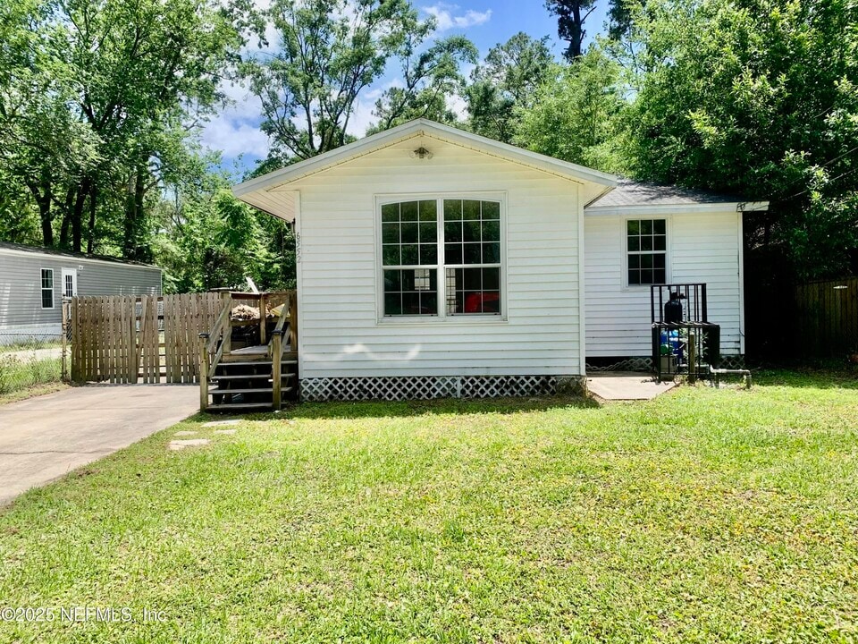 6552 Hughes St in Jacksonville, FL - Foto de edificio