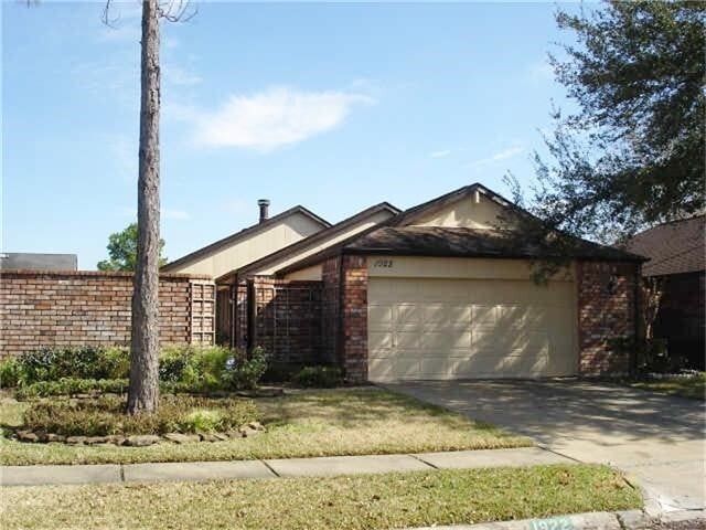 property at 1922 Chattaroy Pl