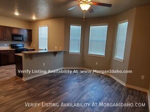 841 S Sunglow Ln-Unit -102 in Nampa, ID - Foto de edificio - Building Photo