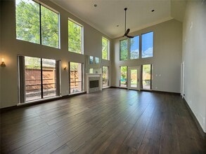 8006 Oakwood Bend Dr in Houston, TX - Building Photo - Building Photo