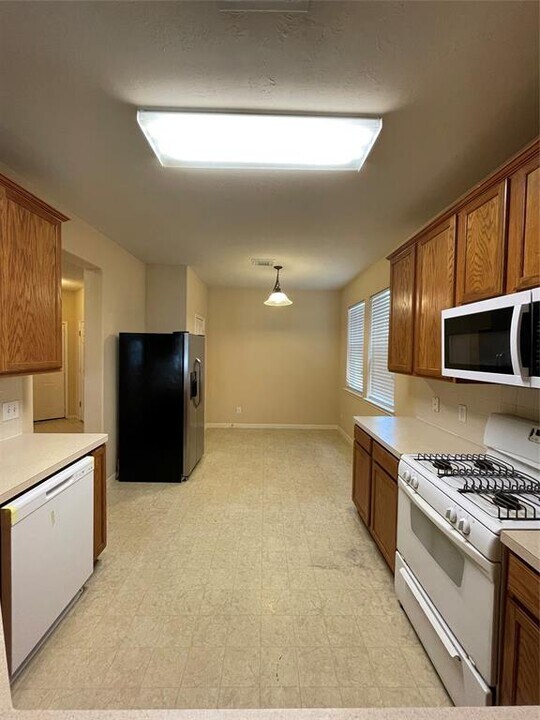 2910 Meadowglen Cove in Houston, TX - Building Photo