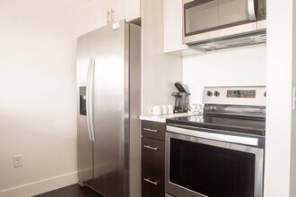 550 W Juneau Ave in Milwaukee, WI - Building Photo - Building Photo