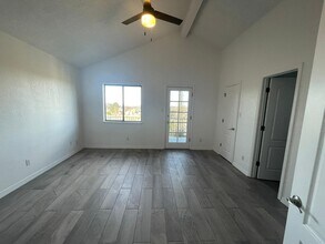 567 Kieffer Ln in El Paso, TX - Building Photo - Building Photo