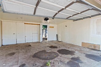 2081 Oakwood Dr in East Palo Alto, CA - Building Photo - Building Photo