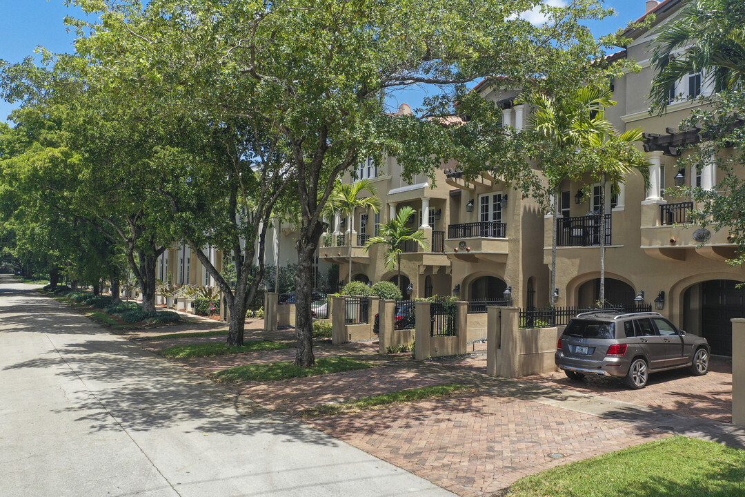 Villas at Santander in Coral Gables, FL - Foto de edificio