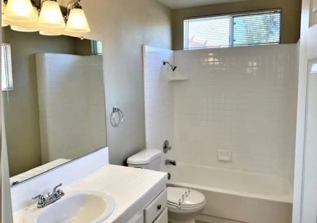 1476 Mural Dr in Claremont, CA - Building Photo - Building Photo